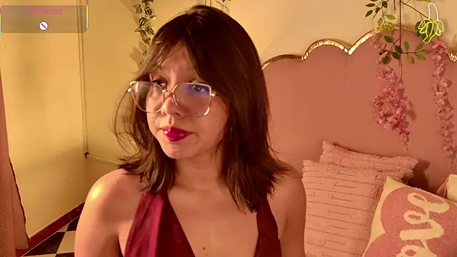 Lauuu2007 online show from April 1, 2026, 9:34 pm