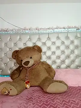 ZARAY 1118 online show from October 25, 2025, 9:26 pm