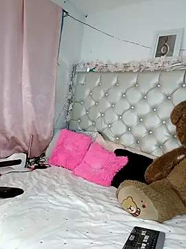 Snapshot of ZARAY_1118 chatting on February 23, 2026, 10:54 pm ZARAY 1118 online show from February 23, 2026, 10:54 pm