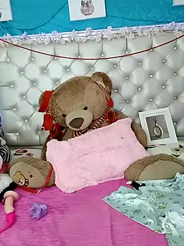 ZARAY 1118 online show from October 19, 2025, 9:39 pm