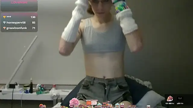 cuddlyavenue online show from October 7, 2025, 12:22 am