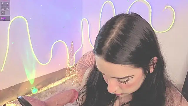 Snapshot of ashlynnlowe_ chatting on December 3, 2025, 8:08 pm ashlynnlowe online show from December 3, 2025, 8:08 pm