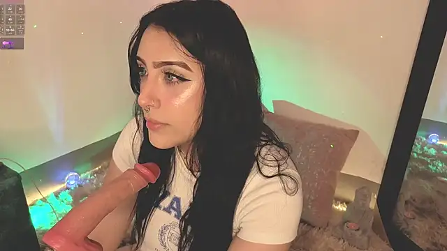 Snapshot of ashlynnlowe_ chatting on November 4, 2025, 7:28 pm ashlynnlowe online show from November 4, 2025, 7:28 pm