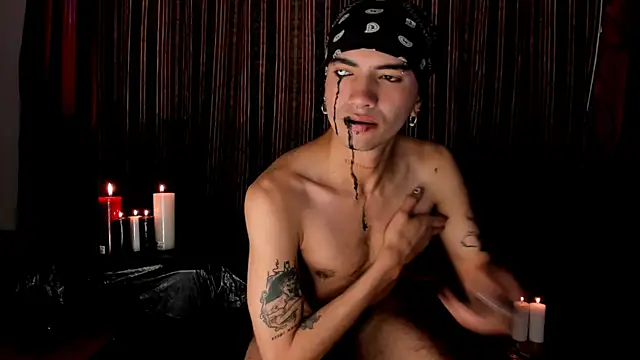 guynextdo0r online show from October 31, 2025, 9:22 pm