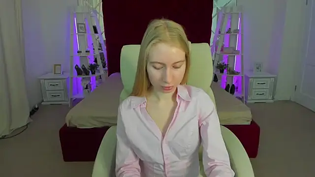 Alina Blonde online show from April 12, 2026, 6:05 am