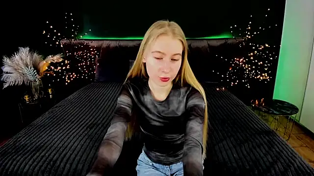 Alina Blonde online show from September 14, 2025, 12:05 pm