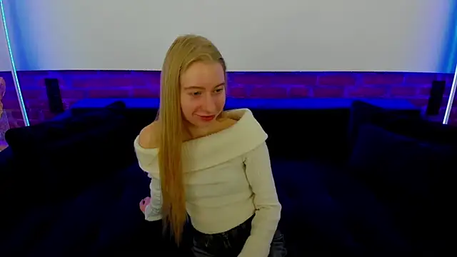 Alina Blonde online show from December 2, 2025, 6:48 am