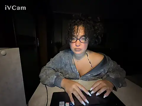 Snapshot of Aveliia chatting on July 26, 2026, 8:38 pm Aveliia online show from July 26, 2026, 8:38 pm