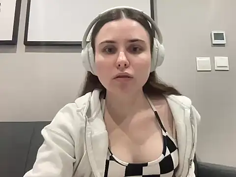 Olyshaa online show from July 24, 2026, 8:49 pm