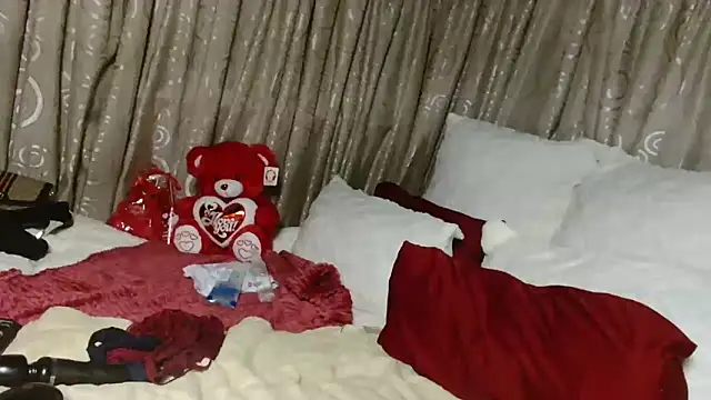 Snapshot of Bustyboobs02xx chatting on February 4, 2026, 3:12 am Bustyboobs02xx online show from February 4, 2026, 3:12 am