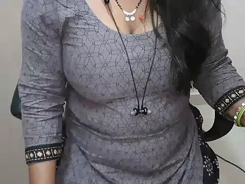 bold naina online show from November 3, 2025, 3:34 am