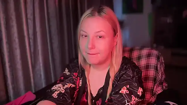 BikiHellena online show from November 8, 2025, 6:39 am