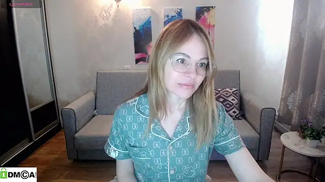 shy hot cat online show from November 3, 2025, 7:46 am