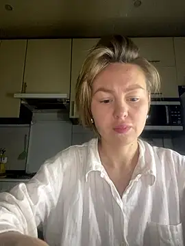 MartaLuna  online show from January 8, 2026, 9:10 pm