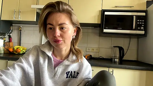 MartaLuna  online show from April 12, 2026, 7:44 am