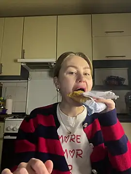 MartaLuna  online show from February 13, 2026, 3:01 pm