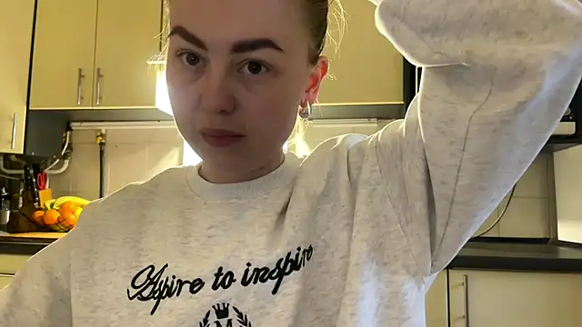 MartaLuna  online show from April 10, 2026, 3:52 pm