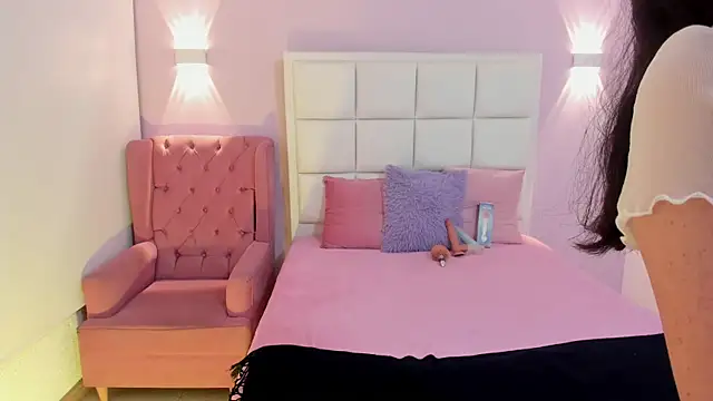 Ashleypetit online show from September 18, 2025, 12:08 pm