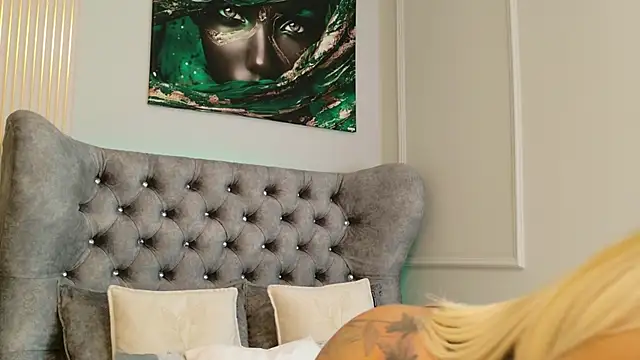 MeganXDesire online show from October 24, 2025, 4:55 am