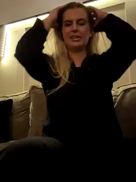 Snapshot of Luce-xxx1 chatting on October 24, 2025, 4:44 am Luce-xxx1 online show from October 24, 2025, 4:44 am