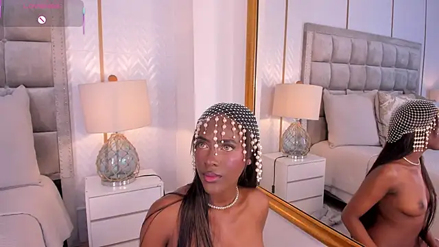 DakotaWangi online show from April 7, 2026, 3:52 am