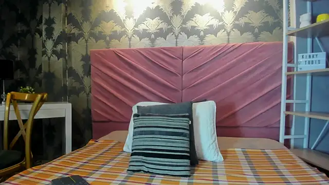 VictoriaQueen Fg online show from October 21, 2025, 1:32 pm