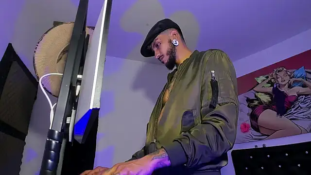 xxKamadevaxx online show from October 18, 2025, 1:18 am