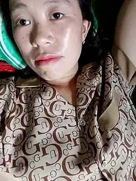 lyuyenkk online show from October 18, 2025, 7:43 am