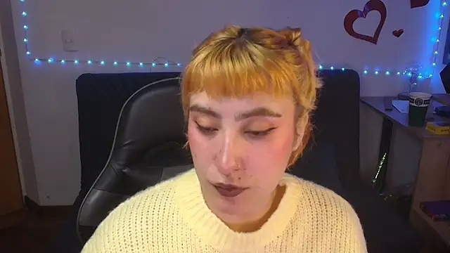 Snapshot of Miacatsito3 chatting on June 24, 2026, 2:43 am Miacatsito3 online show from June 24, 2026, 2:43 am