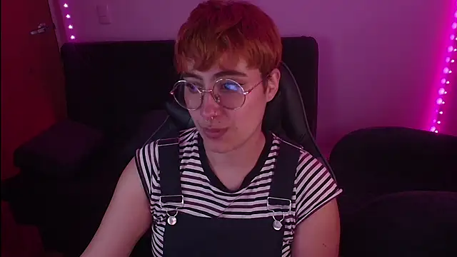 Miacatsito3 online show from October 2, 2025, 5:00 am