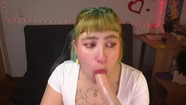 Snapshot of Miacatsito3 chatting on July 14, 2026, 2:05 am Miacatsito3 online show from July 14, 2026, 2:05 am