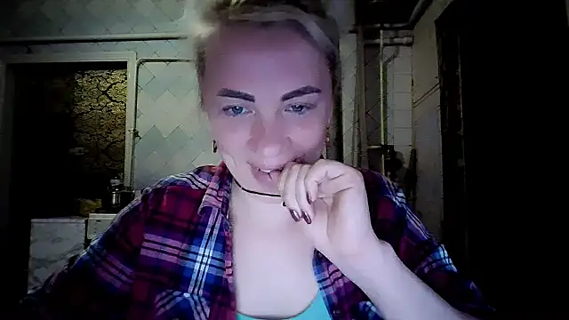 EmmaCat  online show from April 15, 2026, 5:13 am