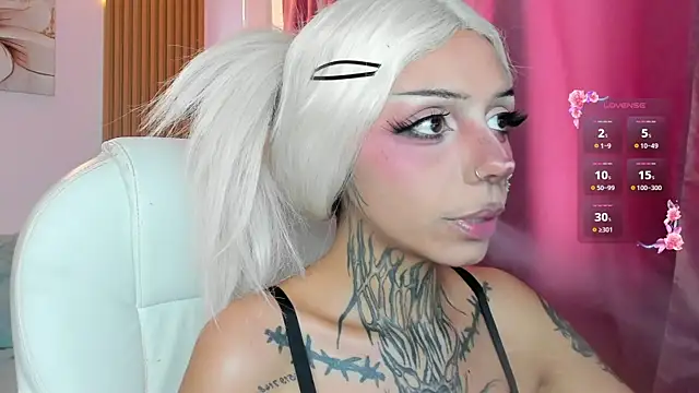 KoraRousee online show from June 12, 2026, 7:11 pm