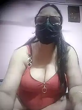 thehotlady online show from November 7, 2025, 9:14 am