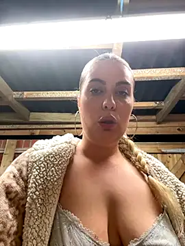 Snapshot of curvymilf2000 chatting on October 30, 2025, 7:55 pm curvymilf2000 online show from October 30, 2025, 7:55 pm
