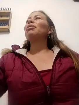 LaraCaliente online show from October 28, 2025, 10:31 pm