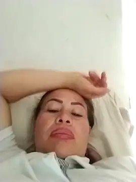 LaraCaliente online show from March 13, 2026, 6:46 pm