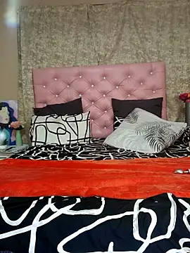 Snapshot of YummyChocTits chatting on October 2, 2025, 11:30 pm YummyChocTits online show from October 2, 2025, 11:30 pm