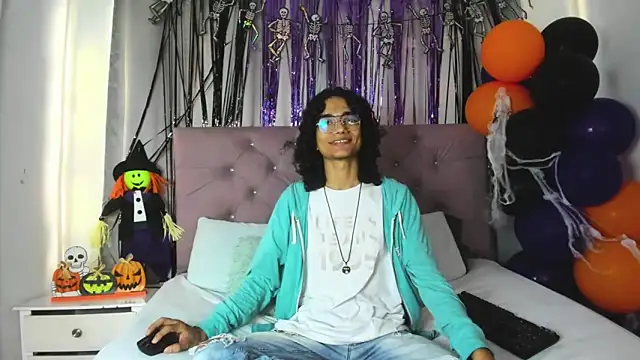 Snapshot of EthanBlackwoodd chatting on October 29, 2025, 9:03 pm EthanBlackwoodd online show from October 29, 2025, 9:03 pm