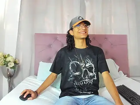 Snapshot of EthanBlackwoodd chatting on October 23, 2025, 8:07 pm EthanBlackwoodd online show from October 23, 2025, 8:07 pm