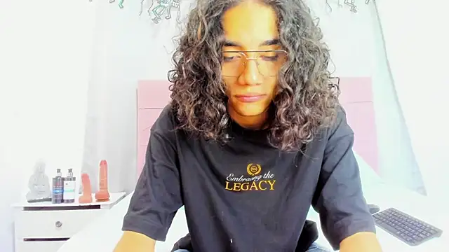 Snapshot of EthanBlackwoodd chatting on December 19, 2025, 8:00 pm EthanBlackwoodd online show from December 19, 2025, 8:00 pm