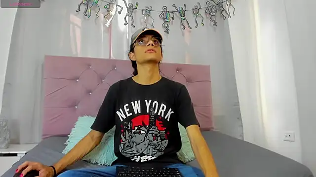 Snapshot of EthanBlackwoodd chatting on November 7, 2025, 8:13 pm EthanBlackwoodd online show from November 7, 2025, 8:13 pm