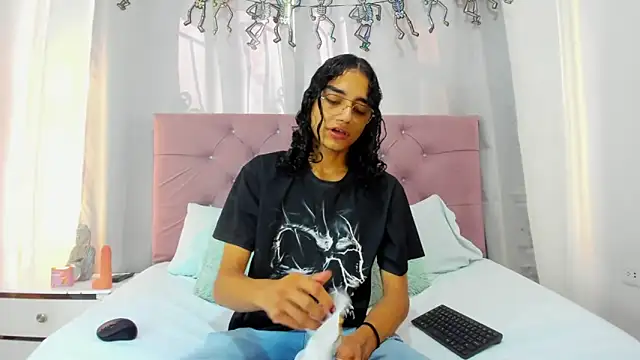 Snapshot of EthanBlackwoodd chatting on November 25, 2025, 7:47 pm EthanBlackwoodd online show from November 25, 2025, 7:47 pm