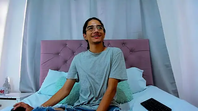 Snapshot of EthanBlackwoodd chatting on January 5, 2026, 8:01 pm EthanBlackwoodd online show from January 5, 2026, 8:01 pm