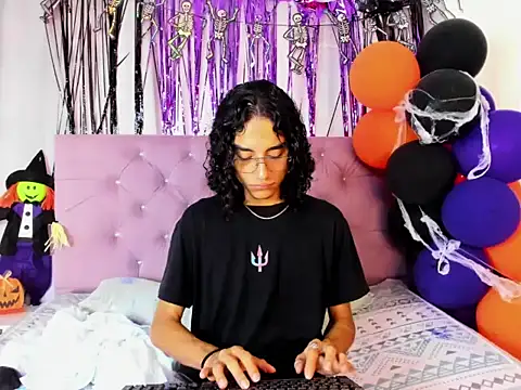 Snapshot of EthanBlackwoodd chatting on November 2, 2025, 7:52 pm EthanBlackwoodd online show from November 2, 2025, 7:52 pm