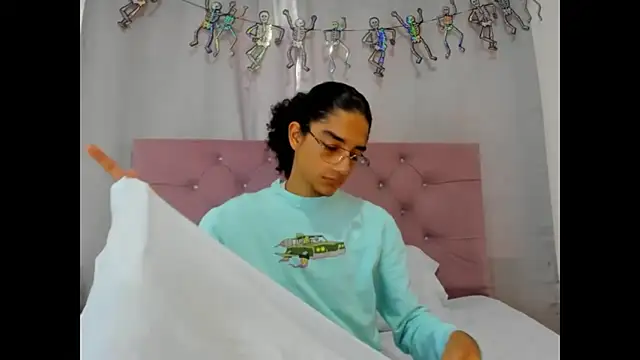 Snapshot of EthanBlackwoodd chatting on November 4, 2025, 7:39 pm EthanBlackwoodd online show from November 4, 2025, 7:39 pm