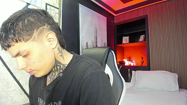 Snapshot of Declan-Fox chatting on September 28, 2025, 3:57 am Declan-Fox online show from September 28, 2025, 3:57 am