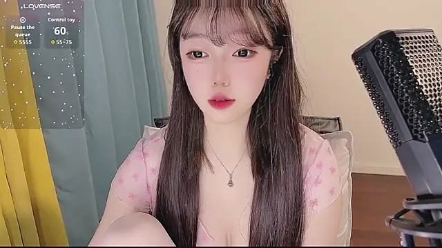 Snapshot of Lucky_Cici chatting on January 9, 2026, 1:23 am Lucky Cici online show from January 9, 2026, 1:23 am