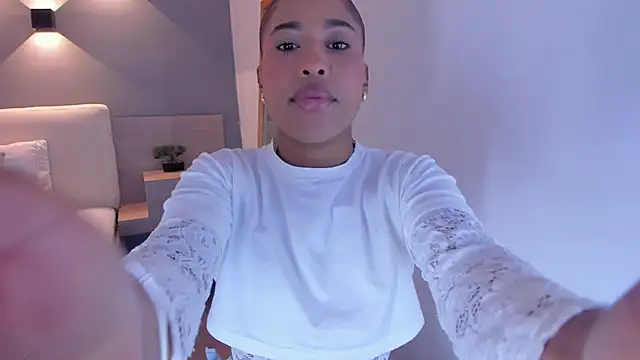 selena monroy online show from November 29, 2025, 10:48 am