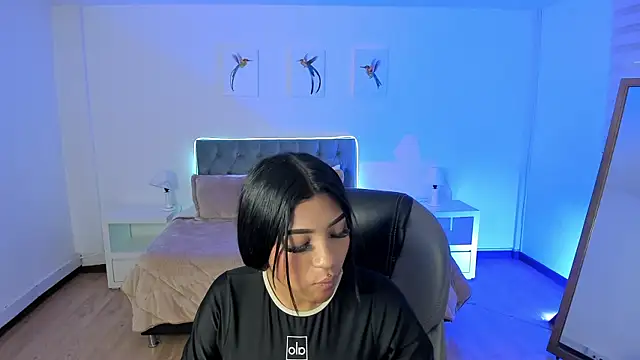 Sofia collen  online show from November 18, 2025, 7:50 pm